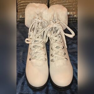 Elegant White Fur-Lined Women's Boots